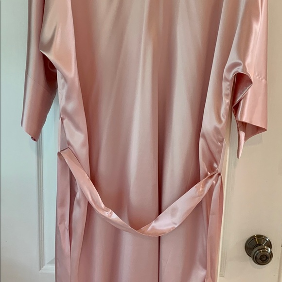 SOLD!!   SLIP Silk Robe & Mask - Picture 6 of 8